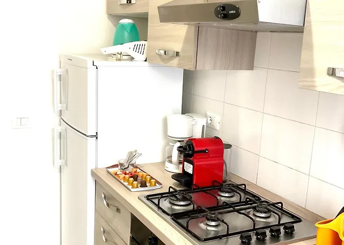 Boutique With Terrace В'яреджо