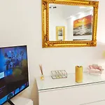 Boutique With Terrace شقة *