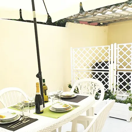 Boutique With Terrace Apartmán